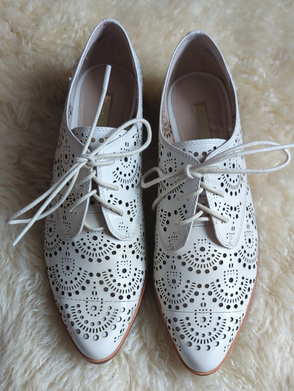 White Lace-Effect Leather Oxfords Louise & Cie W8